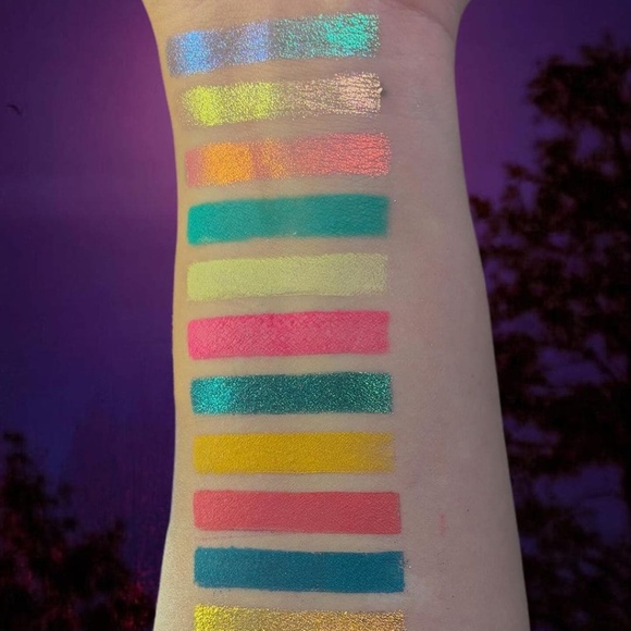 Ensley Reign "Strawberry Moon" eyeshadow palette - Picture 8 of 11